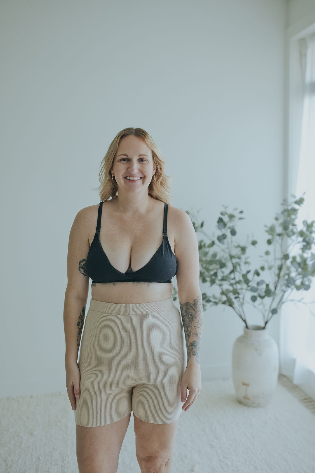 Smiling woman in the Oatmeal Knit Shorts in Cotton Cashmere, front view