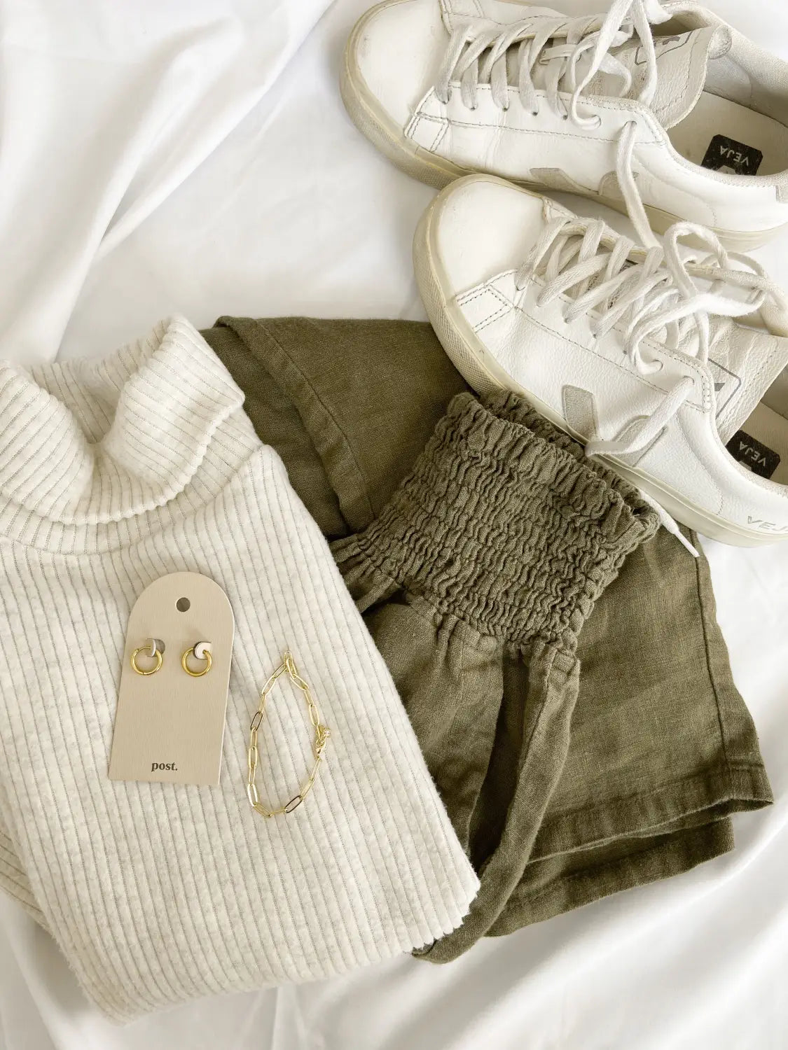 shoes, sneakers, white, olive, earrings, gold